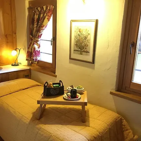 Maison Colombot بيت ضيافة 3*